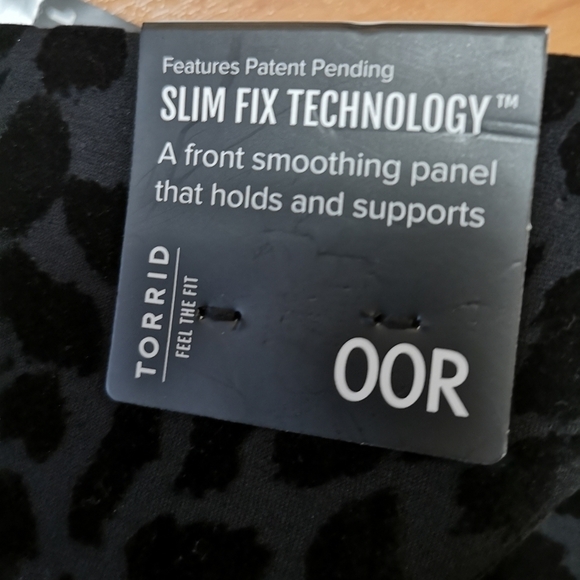 NWT Torrid leopard pixie black slim fix Pants  Sz 10 M/L  or 1x - Picture 9 of 16